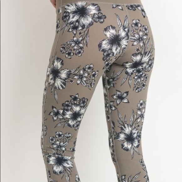 SOLD OUT!! Ariel Tan Floral Athletic Legging - Picture 4 of 4